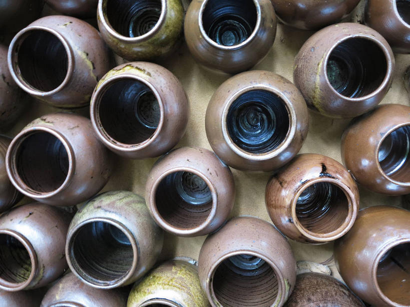 无人,横图,室外,特写,白天,正面,静物,春川,南怡岛,韩国,亚洲,一排,许多,整齐,罐子,陶瓷,陶瓷制品,很多,排列,瓶子,容器,储藏,堆,缸,储存,队列,东亚,大韩民国,江原道,春川市,彩图,贮存,道,shslj1