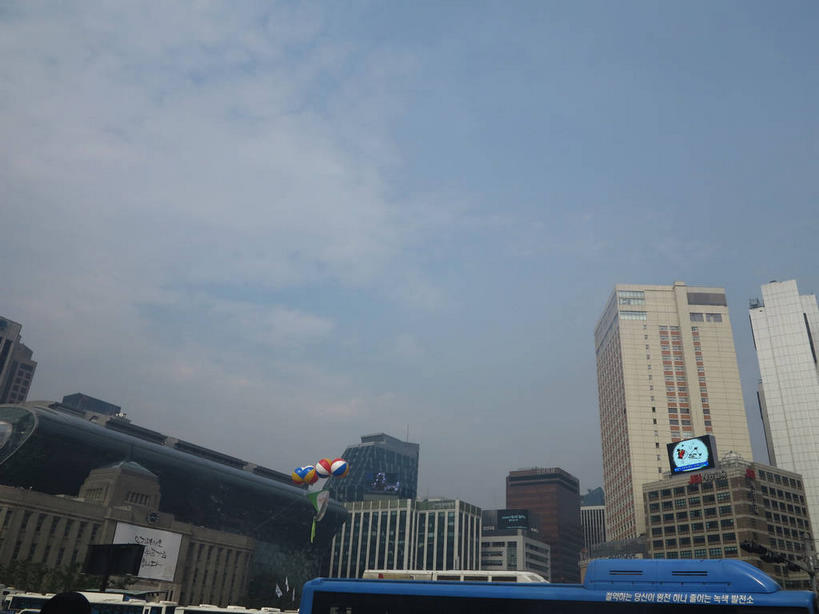 无人,高楼大厦,横图,室外,白天,仰视,度假,办公楼,美景,城市风光,城市,大厦,摩天大楼,写字楼,首尔,汉城,韩国,亚洲,阴影,飞行,光线,影子,景观,云,云朵,建筑群,交通,首都,云彩,娱乐,航空,蓝色,白云,蓝天,天空,阳光,热气球,楼宇,交通工具,天,享受,休闲,商务楼,景色,放松,运输,晴朗,载具,东亚,大韩民国,首尔市,首尔特别市,特别市,晴空,彩图,低角度拍摄,大楼,高层建筑,高楼,摩天楼,中区,shslj1