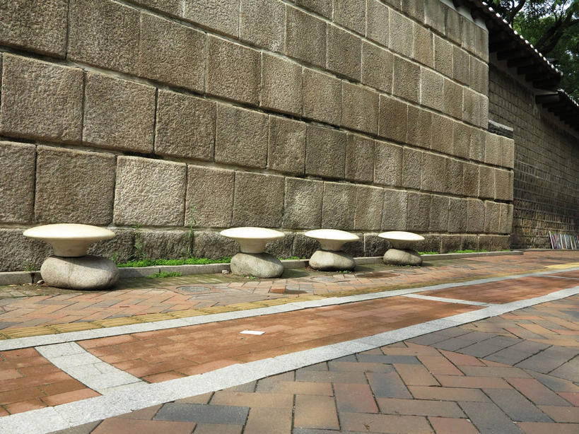 无人,宫殿,横图,室外,白天,正面,旅游,度假,石头,名胜古迹,植物,标志建筑,道路,地标,建筑,路,公路,首尔,汉城,韩国,亚洲,一排,许多,遗迹,整齐,并列,并排,石子,凳子,墙,枝条,交通,首都,很多,古迹,文物,娱乐,建设,古建筑,墙壁,墙面,树,树木,树枝,排列,绿色,自然,四个,享受,休闲,旅游胜地,放松,生长,成长,队列,平行,古文明,东亚,大韩民国,首尔市,首尔特别市,特别市,王宫,乐宫,德寿宫,西宫,虬枝,枝杈,石块,马路,彩图,shslj1