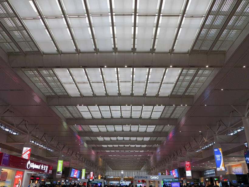 无人,火车站,横图,室内,白天,仰视,度假,显示器,美景,天花板,城市风光,城市,车站,上海,中国,亚洲,屏幕,墙,景观,站台,娱乐,显示屏,月台,墙壁,墙面,享受,休闲,景色,放松,虹桥火车站,申,输出设备,东亚,闵行区,上海市,中华人民共和国,沪,华东地区,彩图,低角度拍摄,铁路车站,铁路站,上海虹桥站,shslj1