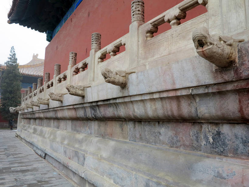 无人,栏杆,横图,室外,白天,正面,旅游,度假,名胜古迹,植物,标志建筑,地标,建筑,雕塑,北京,天安门广场,中国,亚洲,一排,许多,遗迹,艺术,整齐,装饰,雕刻,雕像,墙,围栏,棕色,地面,首都,很多,古迹,文物,娱乐,建设,古建筑,太庙,护栏,石雕,墙壁,墙面,树,树木,排列,绿色,天空,自然,工艺品,天,享受,休闲,旅游胜地,放松,生长,成长,纪念,美术,队列,主题,陈列,古文明,东亚,中华人民共和国,东城区,北京市,京,北平,华北地区,功能,美学,彩图,北京太庙,劳动人民文化宫,东城,shslj1