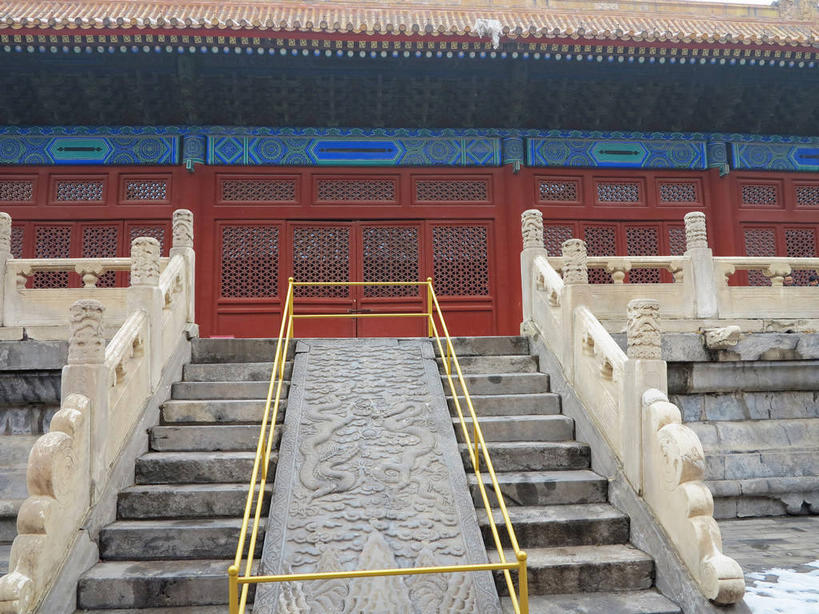 无人,栏杆,横图,室外,白天,正面,旅游,度假,绘画,名胜古迹,窗户,楼梯,标志建筑,地标,建筑,雕塑,北京,天安门广场,中国,亚洲,遗迹,艺术,装饰,雕刻,雕像,扶手,浮雕,瓦片,阶梯,墙,屋檐,首都,古迹,文化,文物,娱乐,建设,古建筑,太庙,护栏,檐,玻璃窗,墙壁,墙面,台阶,黄色,红色,蓝色,天空,工艺品,天,享受,休闲,旅游胜地,放松,纪念,美术,主题,陈列,古文明,东亚,中华人民共和国,东城区,北京市,京,北平,华北地区,功能,美学,画画,彩图,浅浮雕,北京太庙,劳动人民文化宫,东城,shslj1