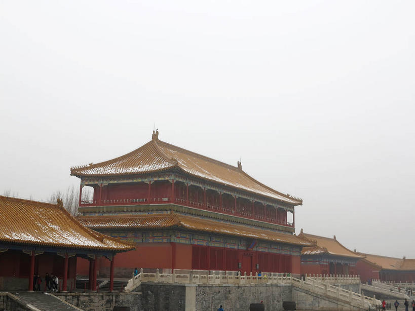 无人,故宫,宫殿,栏杆,横图,室外,白天,正面,旅游,度假,名胜古迹,雪,雾,大雪,楼梯,标志建筑,地标,建筑,北京,中国,亚洲,朦胧,模糊,遗迹,扶手,瓦片,柱子,阶梯,墙,屋檐,积雪,乌云,雪景,云,阴天,云朵,冬季,冬天,首都,云彩,古迹,文物,娱乐,建设,古建筑,护栏,檐,墙壁,墙面,台阶,天空,紫禁城,天,享受,休闲,旅游胜地,放松,寒冷,迷雾,宫廷,昏暗,权利,阴沉,古文明,东亚,中华人民共和国,北京市,京,北平,华北地区,严寒,北京故宫博物院,王宫,太和殿,大雾,彩图,皇宫,奉天殿,飞檐,shslj1