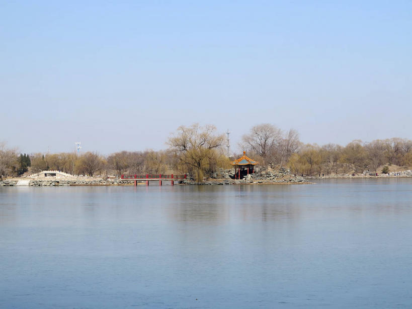 无人,公园,横图,室外,白天,正面,旅游,度假,湖,湖泊,名胜古迹,树林,水,植物,标志建筑,地标,建筑,桥梁,北京,圆明园,中国,亚洲,阴影,遗迹,光线,影子,湖面,水流,水面,桥,首都,古迹,文物,娱乐,建设,古建筑,石桥,树,树木,蓝色,绿色,倒影,蓝天,天空,阳光,自然,湖水,天,享受,休闲,旅游胜地,放松,生长,晴朗,成长,人行桥,倒映,古文明,东亚,海淀区,万里无云,中华人民共和国,北京市,京,北平,华北地区,反照,晴空,晴空万里,彩图,圆明园遗址,圆明园遗址公园,shslj1,天心水面