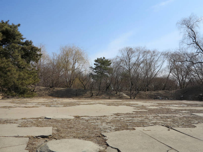 无人,公园,横图,室外,白天,正面,旅游,度假,名胜古迹,植物,标志建筑,地标,建筑,北京,圆明园,中国,亚洲,阴影,遗迹,光线,影子,云,云朵,地面,首都,云彩,古迹,破坏,文物,娱乐,建设,古建筑,破损,树,树木,蓝色,绿色,白云,蓝天,天空,阳光,自然,天,享受,休闲,旅游胜地,放松,生长,晴朗,成长,损坏,古文明,东亚,海淀区,中华人民共和国,北京市,京,北平,华北地区,晴空,彩图,圆明园遗址,圆明园遗址公园,shslj1