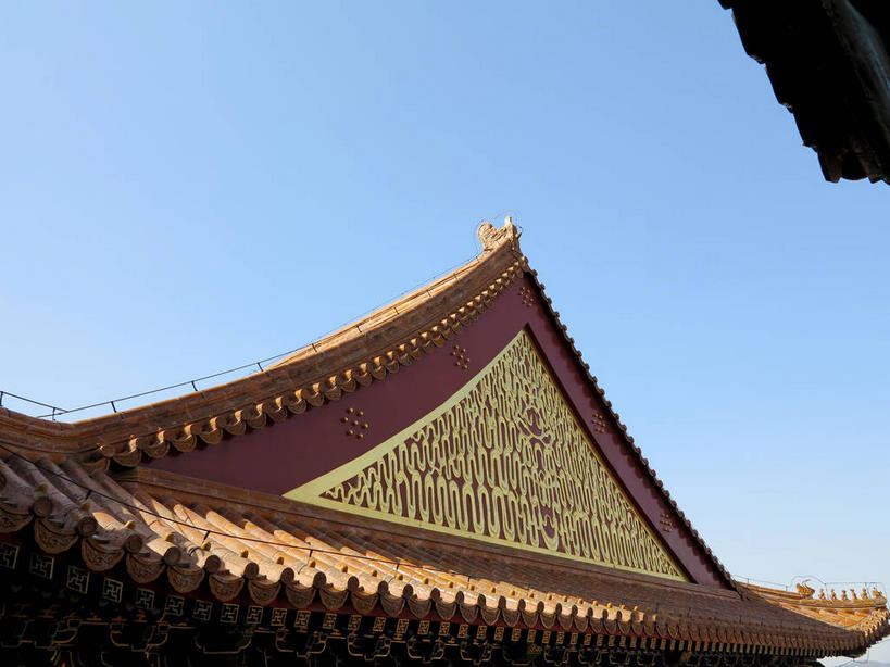 无人,颐和园,宫殿,横图,室外,白天,仰视,旅游,度假,名胜古迹,标志建筑,地标,建筑,雕塑,北京,中国,亚洲,阴影,遗迹,艺术,装饰,光线,雕刻,雕像,瓦片,影子,墙,屋檐,首都,古迹,文物,娱乐,建设,古建筑,檐,墙壁,墙面,红色,蓝色,蓝天,天空,阳光,工艺品,天,享受,休闲,旅游胜地,放松,晴朗,纪念,美术,宫廷,权利,主题,陈列,古文明,东亚,海淀区,万里无云,中华人民共和国,北京市,京,北平,华北地区,功能,美学,皇家园林,王宫,清漪园,晴空,晴空万里,彩图,低角度拍摄,皇宫,飞檐,shslj1,四大部洲,颐和园四大部洲