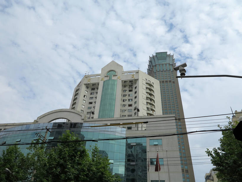 无人,高楼大厦,横图,室外,白天,仰视,度假,显示器,美景,植物,窗户,城市风光,城市,大厦,建筑,摩天大楼,上海,中国,亚洲,阴影,电力,光线,电线,屏幕,线,影子,墙,景观,云,云朵,电能,线路,云彩,娱乐,显示屏,建设,玻璃窗,墙壁,墙面,树,树木,蓝色,绿色,白云,倒影,蓝天,天空,阳光,自然,天,观察,享受,休闲,景色,放松,生长,晴朗,成长,电,电源,电源线,申,察看,倒映,调查,监视器,能量,监控,输出设备,考察,黄浦区,东亚,监控设备,新闸路,静安区,普陀区,上海市,中华人民共和国,沪,华东地区,观测,视察,反照,监控设置,监控装备,晴空,彩图,低角度拍摄,大楼,高层建筑,高楼,摩天楼,shslj1,昌化路,茂盛大厦