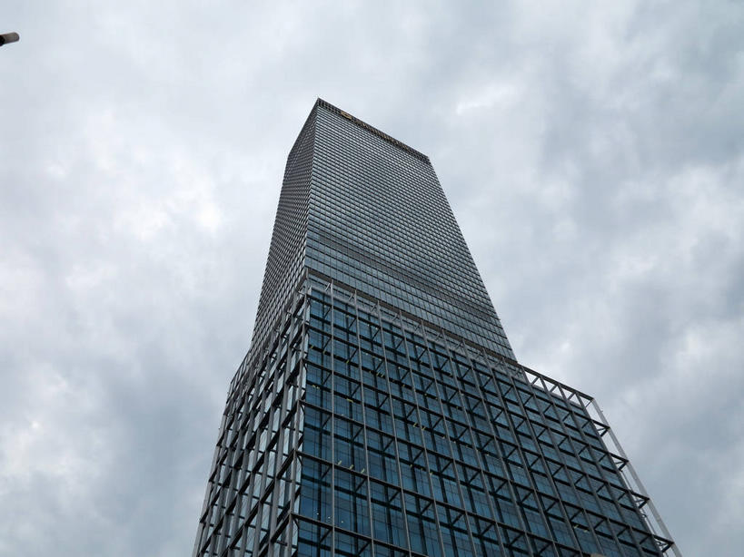 无人,宾馆,高楼大厦,横图,室外,白天,仰视,度假,美景,植物,窗户,落地窗,城市风光,城市,大厦,建筑,酒店,摩天大楼,上海,中国,亚洲,一排,许多,阴影,整齐,并列,并排,光线,影子,景观,云,云朵,很多,云彩,娱乐,建设,玻璃窗,树,树木,排列,蓝色,绿色,白云,倒影,蓝天,天空,阳光,自然,南京路,天,享受,休闲,景色,放松,生长,晴朗,成长,酒家,旅社,申,倒映,队列,平行,玻璃幕墙,东亚,静安区,上海市,中华人民共和国,沪,华东地区,反照,晴空,彩图,低角度拍摄,大楼,高层建筑,高楼,客店,客栈,旅店,旅馆,摩天楼,商旅,嘉里中心,上海嘉里中心,shslj1,静安香格里拉大酒店