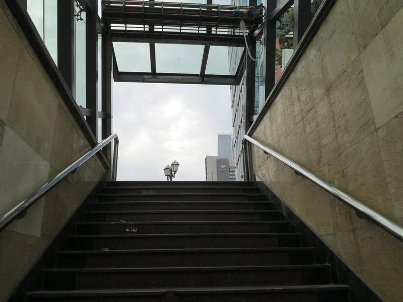 无人,高楼大厦,栏杆,横图,室内,白天,仰视,度假,美景,植物,窗户,楼梯,城市风光,城市,大厦,建筑,摩天大楼,上海,中国,亚洲,隧道,扶手,阶梯,景观,乌云,云,阴天,云朵,云彩,娱乐,护栏,玻璃窗,台阶,树,树木,绿色,天空,自然,天,享受,休闲,景色,放松,生长,成长,申,昏暗,阴沉,地道,东亚,普陀区,上海市,中华人民共和国,沪,华东地区,彩图,低角度拍摄,大楼,高层建筑,高楼,摩天楼,shslj1,铜川路,铜川路地道