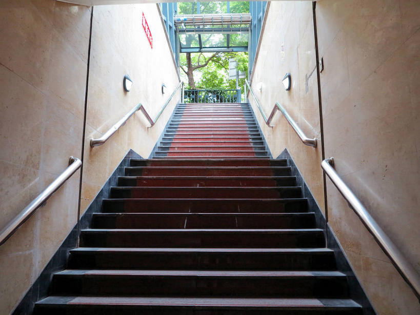 无人,栏杆,横图,室内,白天,仰视,度假,美景,植物,楼梯,城市风光,城市,上海,中国,亚洲,隧道,扶手,阶梯,墙,景观,娱乐,护栏,墙壁,墙面,台阶,树,树木,绿色,自然,享受,休闲,景色,放松,生长,成长,申,地道,东亚,普陀区,上海市,中华人民共和国,沪,华东地区,彩图,低角度拍摄,shslj1,铜川路,铜川路地道