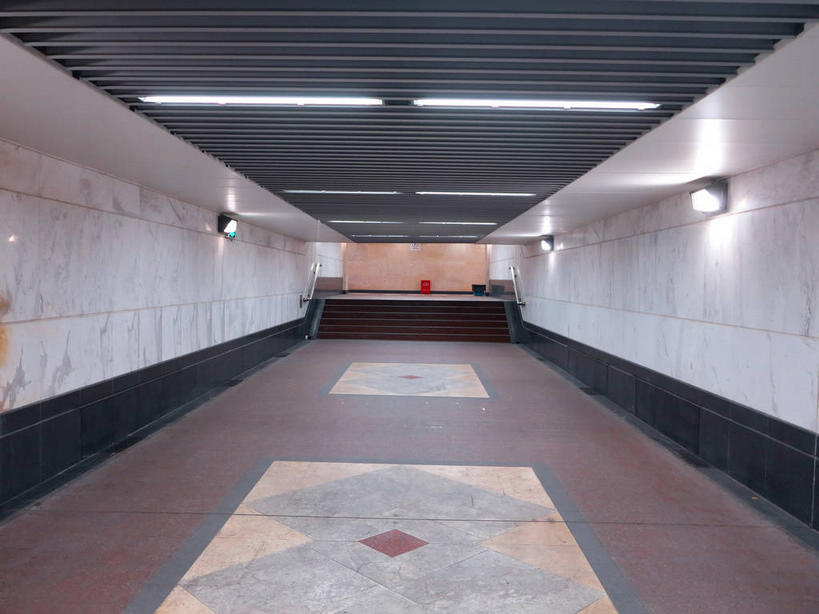 无人,栏杆,横图,室内,白天,正面,度假,美景,楼梯,天花板,城市风光,城市,照明,上海,中国,亚洲,隧道,扶手,阶梯,墙,景观,走道,走廊,过道,灯光,娱乐,护栏,墙壁,墙面,台阶,灯,灯具,享受,休闲,景色,放松,照亮,申,照明设备,地道,东亚,普陀区,上海市,中华人民共和国,沪,华东地区,荧光灯,彩图,shslj1,铜川路,铜川路地道