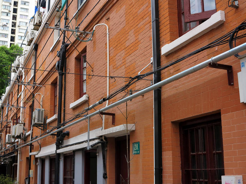 无人,家,横图,室外,白天,正面,旅游,度假,植物,窗户,标志建筑,地标,建筑,指示牌,上海,中国,亚洲,标志,管子,牌子,房屋,墙,屋子,公寓,棕色,门牌,娱乐,标识,建设,管道,洋房,楼房,玻璃窗,墙壁,墙面,住宅,树,树木,绿色,自然,享受,休闲,旅游胜地,放松,门牌号,生长,成长,申,故居,卢湾区,东亚,静安区,延安中路,上海市,四明村,中华人民共和国,沪,华东地区,彩图,房子,南昌路,四明邨,shslj1,徐志摩旧居