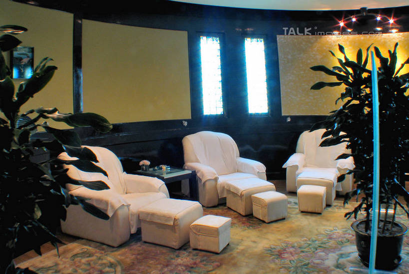 无人,横图,室内,白天,正面,时尚,植物,床,照明,阴影,光线,盆栽,影子,灯光,床单,盆景,水晶,被子,吊灯,水晶灯,灯,绿色,自然,灯具,生长,成长,华丽,照亮,被单,照明设备,高贵,水晶吊灯,按摩床,水晶制品,富丽,华美,彩图,搓背床,理疗床,美容床,指压床,水晶石,shtjw1