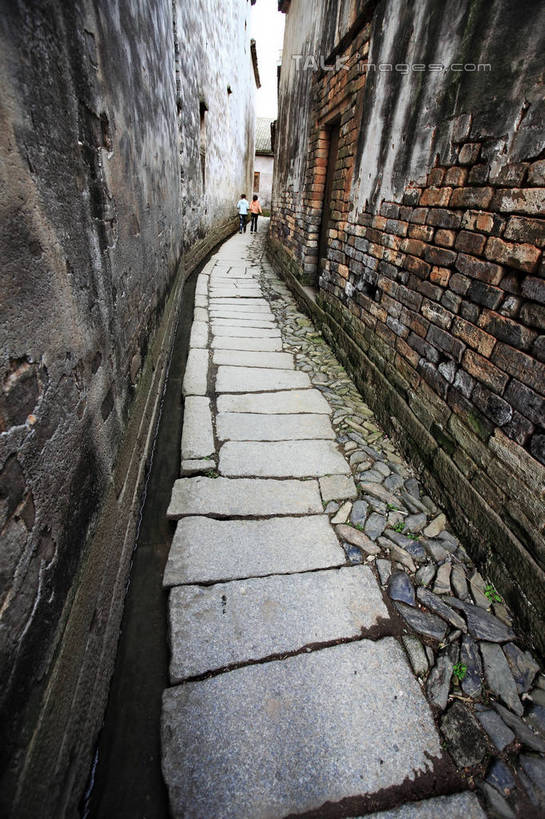 无人,家,竖图,室外,白天,正面,石头,道路,路,中国,亚洲,石子,房屋,墙,屋子,小路,小巷,交通,楼房,弄堂,墙壁,墙面,住宅,巷子,东亚,安徽,安徽省,中华人民共和国,华东地区,皖,石块,彩图,房子,shtjw1