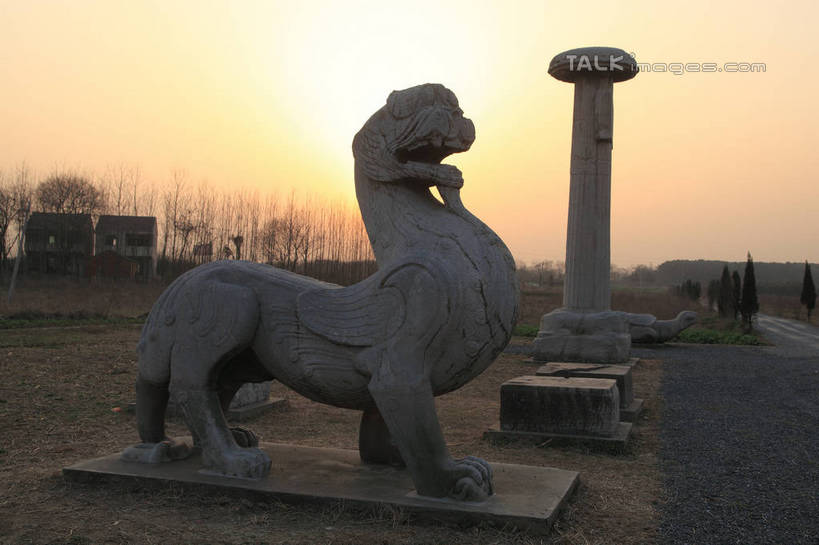 无人,站,横图,室外,白天,侧面,旅游,度假,幸福,草地,草坪,名胜古迹,日落,植物,标志建筑,地标,建筑,雕塑,阴影,遗迹,艺术,装饰,光线,雕刻,雕像,影子,晚霞,霞光,落日,注视,古迹,文物,娱乐,建设,古建筑,草,树,树木,一只,绿色,阳光,自然,黄昏,工艺品,观察,看,站着,张嘴,享受,休闲,旅游胜地,彩霞,放松,生长,成长,观看,纪念,美术,吉祥,察看,关注,主题,陈列,张大嘴巴,古文明,貔貅,功能,美学,长寿,灵兽,太平,夕照,薄暮,夕阳,张开嘴,站立,彩图,全身,傍晚,天禄兽,祥兽,斜阳,shtjw1