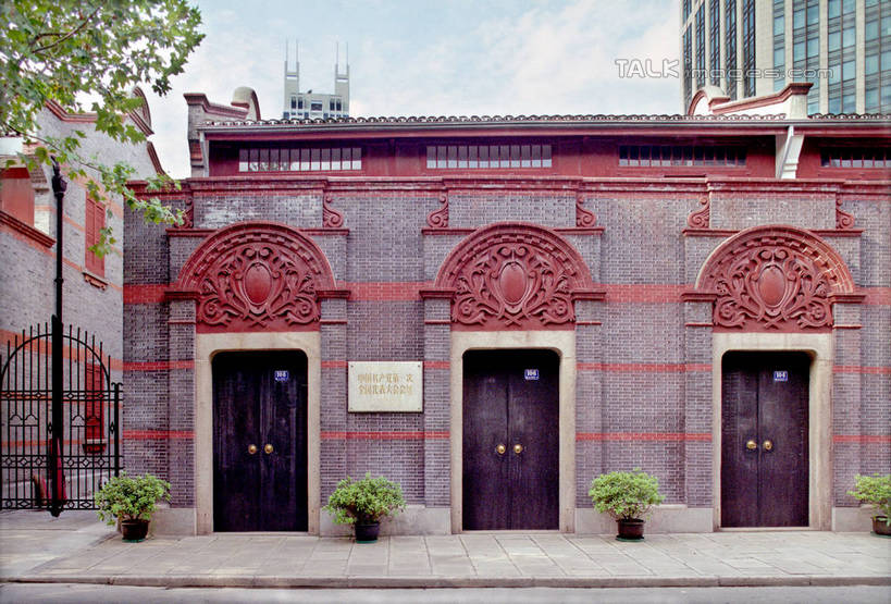 无人,高楼大厦,横图,室外,白天,正面,度假,美景,植物,城市风光,标志建筑,城市,大厦,地标,建筑,路灯,摩天大楼,照明,上海,中国,亚洲,阴影,光线,影子,景观,云,云朵,灯光,云彩,娱乐,建设,灯,树,树木,蓝色,绿色,白云,蓝天,天空,阳光,自然,天,享受,休闲,景色,放松,生长,晴朗,成长,照亮,申,照明设备,黄浦区,东亚,黄陂南路,中共一大会址,上海市,中华人民共和国,沪,华东地区,晴空,彩图,大楼,高层建筑,高楼,摩天楼,中国共产党第一次全国代表大会会址,shtjw1