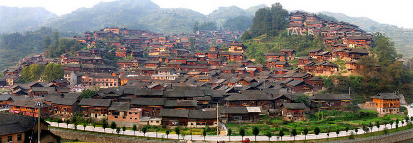 无人,家,木屋,横图,室外,白天,正面,旅游,度假,河流,石头,美景,名胜古迹,山,山脉,水,植物,标志建筑,地标,建筑,中国,亚洲,阴影,遗迹,光线,石子,影子,河水,景观,山顶,山峰,水流,山峦,古迹,文物,娱乐,建设,古建筑,住宅,树,树木,绿色,阳光,自然,群山,享受,休闲,旅游胜地,景色,放松,生长,成长,自然风光,古文明,东亚,沉积岩,贵州,贵州省,中华人民共和国,黔,西南地区,黔东南,黔东南州,黔东南苗族侗族自治州,颠峰,极峰,水成岩,石块,岩石,彩图,茅舍,茅屋,棚屋,小木屋,小屋,西江千户苗寨,西江苗寨,雷山县,雷山,shtjw1