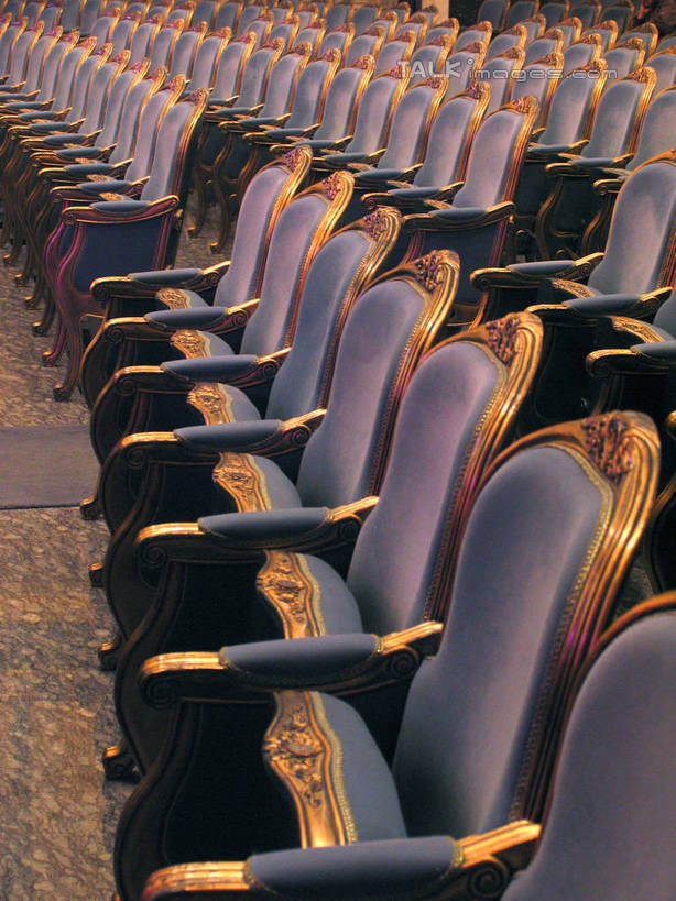 无人,竖图,室内,白天,正面,剧院,静物,椅子,一排,许多,整齐,并列,并排,很多,排列,金色,富贵,队列,平行,忠诚,富丽,名誉,荣华,彩图,剧场,shtjw1