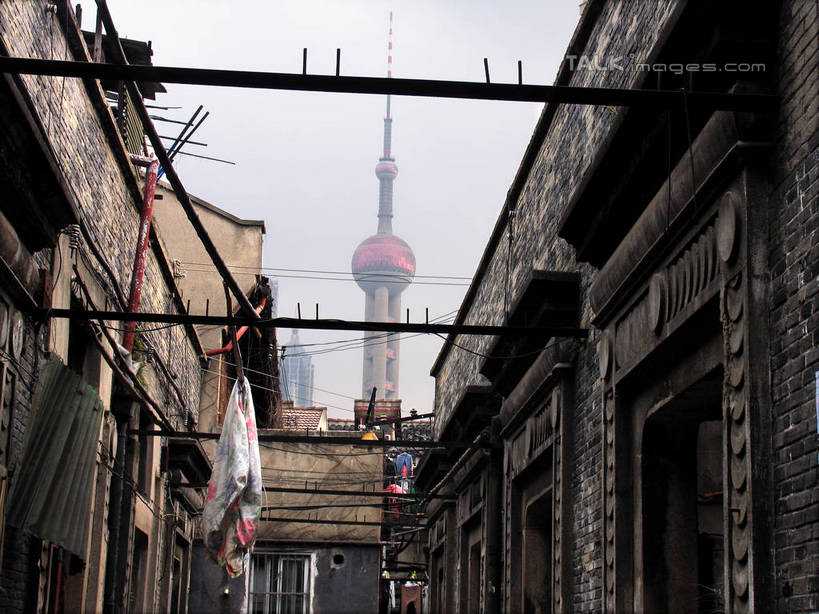 无人,家,高楼大厦,横图,室外,白天,仰视,度假,美景,城市风光,标志建筑,城市,大厦,地标,建筑,摩天大楼,上海,中国,亚洲,阴影,光线,影子,房屋,屋子,景观,娱乐,建设,东方明珠,浦东,楼房,石库门,住宅,蓝色,蓝天,天空,阳光,天,享受,休闲,景色,放松,晴朗,申,浦东新区,东亚,东方明珠广播电视塔,东方明珠电视塔,上海市,万里无云,中华人民共和国,沪,华东地区,晴空,晴空万里,彩图,低角度拍摄,房子,大楼,高层建筑,高楼,摩天楼,shtjw1