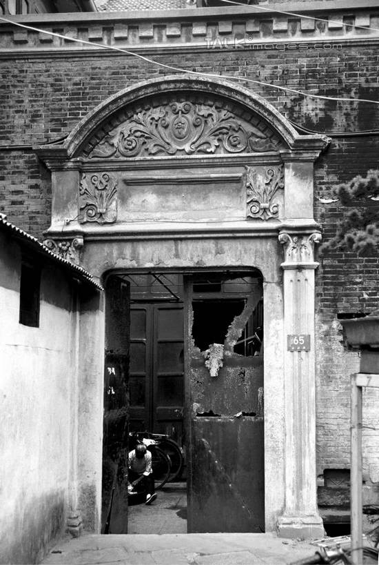 无人,家,竖图,黑白,室外,白天,正面,旅游,度假,石头,名胜古迹,标志建筑,地标,建筑,上海,中国,亚洲,遗迹,石子,房屋,墙,屋子,小巷,古迹,文物,娱乐,建设,古建筑,楼房,弄堂,墙壁,墙面,石库门,住宅,巷子,享受,休闲,旅游胜地,放松,申,古文明,东亚,上海市,中华人民共和国,沪,华东地区,石块,房子,shtjw1