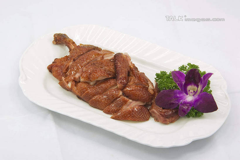 无人,横图,俯视,室内,特写,白天,烹饪,中餐,餐具,切开,阴影,灰色背景,盛开,反射,碟子,盘,影子,鸡肉,肉,料理,食品,花蕾,叉烧鸡,菜肴,美食,肉类,花,花瓣,花朵,鲜花,食物,盘子,碟,花苞,花蕊,切,中式,摄影,佳肴,影棚,高雅,川菜,剖面,肉食,切面,淡泊,花中君子,四川菜,兰花,彩图,高角度拍摄,影棚拍摄,拍摄,shwf1