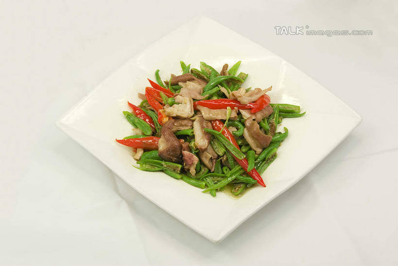 内脏,无人,横图,俯视,室内,特写,白天,烹饪,中餐,辣椒,蔬菜,餐具,阴影,灰色背景,新鲜,反射,碟子,盘,影子,肉,料理,食品,猪肉,辣炒猪肚,猪肚,菜肴,美食,肉类,食物,盘子,碟,中式,摄影,佳肴,有机食品,绿色食品,影棚,肉食,辣角,红海椒,大椒,辣虎,广椒,豚肉,肚子,辣子,红辣椒,海椒,番椒,彩图,高角度拍摄,影棚拍摄,拍摄,辣椒炒猪肚,shwf1