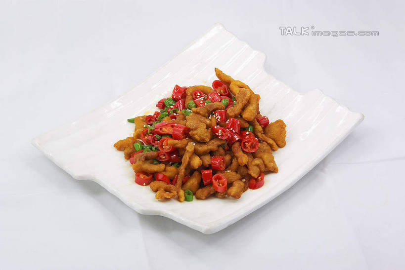 无人,横图,俯视,室内,特写,白天,烹饪,中餐,辣椒,蔬菜,餐具,阴影,灰色背景,新鲜,反射,碟子,盘,影子,鸡肉,肉,料理,食品,辣炒鸡柳,菜肴,美食,肉类,食物,盘子,碟,中式,摄影,佳肴,有机食品,绿色食品,影棚,肉食,鸡柳,鸡胸肉,辣角,红海椒,大椒,辣虎,广椒,辣子,红辣椒,海椒,番椒,彩图,高角度拍摄,影棚拍摄,拍摄,shwf1