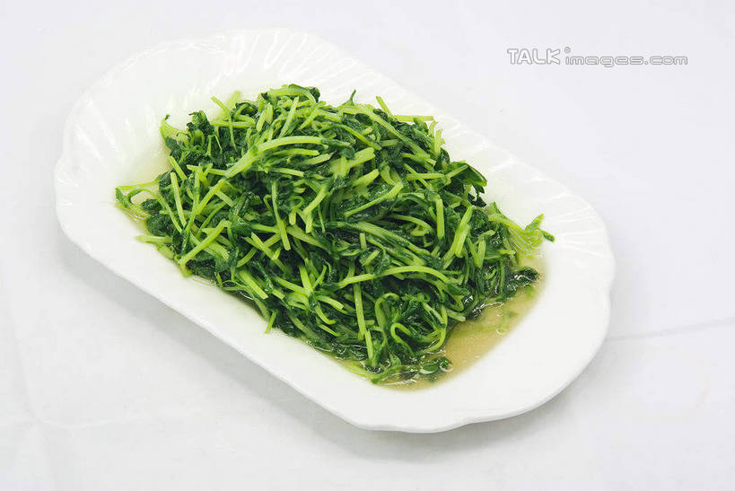 无人,横图,俯视,室内,特写,白天,烹饪,中餐,蔬菜,餐具,一堆,许多,阴影,堆叠,堆积,灰色背景,新鲜,反射,碟子,盘,影子,料理,食品,很多,清炒豆苗,豆苗,菜肴,美食,食物,盘子,碟,中式,摄影,佳肴,有机食品,绿色食品,影棚,堆,豌豆苗,豌豆藤,彩图,高角度拍摄,影棚拍摄,拍摄,shwf1