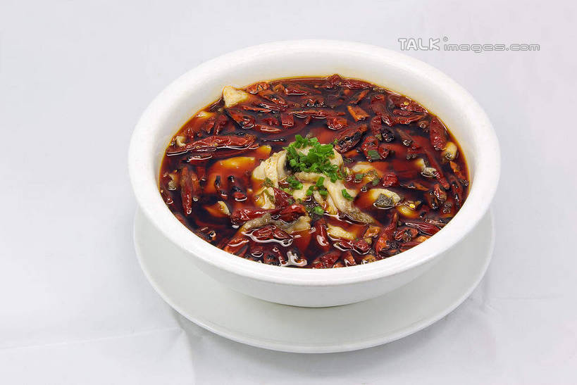 无人,横图,俯视,室内,特写,白天,烹饪,中餐,辣椒,蔬菜,餐具,阴影,灰色背景,新鲜,反射,碟子,盘,影子,陶瓷,葱,青葱,肉,鱼肉,鱼片,料理,食品,陶瓷制品,水煮鱼,菜肴,美食,肉类,食物,盘子,容器,碟,碗,中式,摄影,佳肴,有机食品,绿色食品,影棚,储藏,储存,川菜,肉食,辣角,红海椒,大椒,辣虎,广椒,四川菜,辣子,红辣椒,海椒,番椒,彩图,高角度拍摄,影棚拍摄,拍摄,江水煮江鱼,贮存,shwf1