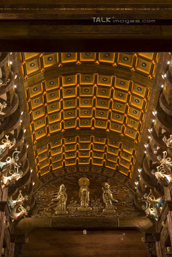 无人,宫殿,竖图,室内,白天,仰视,旅游,度假,名胜古迹,标志建筑,地标,建筑,雕塑,中国,亚洲,阴影,节日,遗迹,艺术,装饰,光线,雕刻,雕像,影子,灯光,古迹,文化,文物,娱乐,建设,古建筑,江苏,无锡,工艺品,祈祷,享受,休闲,健康,旅游胜地,放松,许愿,宗教,佛教,信仰,纪念,祈求,美术,宫廷,主题,陈列,古文明,东亚,江苏省,灵山胜境,中华人民共和国,华东地区,苏,功能,美学,无锡市,王宫,释教,平安,彩图,低角度拍摄,皇宫,灵山梵宫,太湖国家旅游度假区滨湖区,shwf1