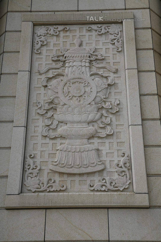 无人,宫殿,竖图,室内,白天,仰视,旅游,度假,绘画,名胜古迹,标志建筑,地标,建筑,雕塑,中国,亚洲,阴影,节日,遗迹,艺术,装饰,光线,雕刻,雕像,浮雕,影子,灯光,古迹,文化,文物,娱乐,建设,古建筑,江苏,无锡,工艺品,祈祷,享受,休闲,健康,旅游胜地,放松,许愿,宗教,佛教,信仰,纪念,祈求,美术,宫廷,主题,陈列,古文明,东亚,江苏省,灵山胜境,中华人民共和国,华东地区,苏,功能,美学,无锡市,王宫,释教,平安,画画,彩图,低角度拍摄,皇宫,灵山梵宫,太湖国家旅游度假区滨湖区,shwf1