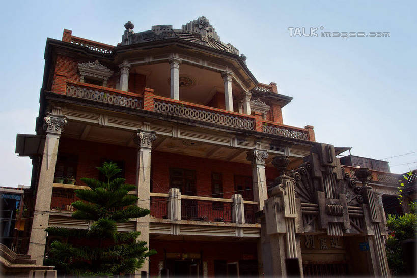 无人,横图,室外,白天,仰视,旅游,度假,植物,标志建筑,地标,建筑,雕塑,中国,亚洲,阴影,艺术,装饰,光线,雕刻,雕像,影子,娱乐,建设,厦门,树,树木,蓝色,绿色,蓝天,天空,阳光,自然,工艺品,天,享受,休闲,旅游胜地,放松,生长,晴朗,成长,纪念,美术,主题,陈列,福建,东亚,福建省,厦门市,万里无云,中华人民共和国,华东地区,功能,美学,闽,晴空,晴空万里,彩图,低角度拍摄,浔尾,秦美,集美区,集美,陈嘉庚先生平事迹陈列馆,陈列馆,尽尾,shwf1