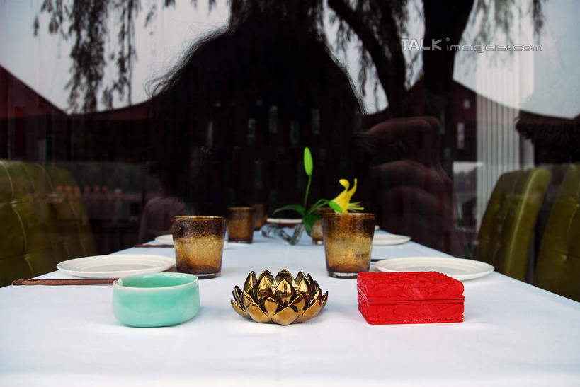 无人,横图,室外,白天,正面,旅游,度假,草地,草坪,美景,植物,餐桌,桌子,北京,中国,亚洲,布料,陶瓷,景观,陶瓷制品,首都,布纹,娱乐,什刹海,桌布,草,树,树木,绿色,自然,餐巾,容器,台布,碗,享受,休闲,景色,放松,生长,成长,餐台,储藏,储存,自然风光,东亚,中华人民共和国,北京市,京,北平,华北地区,餐桌布,彩图,十刹海,贮存,shwf1