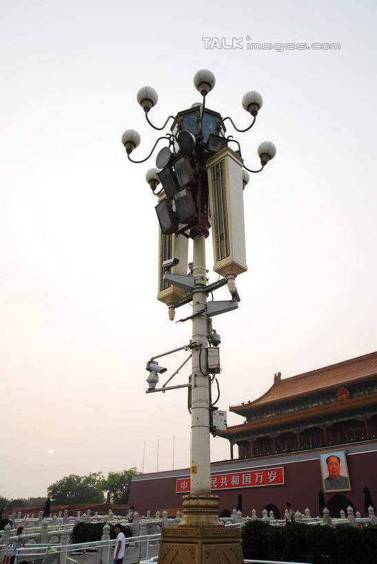 无人,天安门,竖图,室外,白天,仰视,旅游,度假,名胜古迹,标志建筑,地标,建筑,路灯,照明,北京,天安门广场,中国,亚洲,阴影,遗迹,光线,影子,灯光,首都,古迹,文物,娱乐,建设,古建筑,灯,蓝色,蓝天,天空,阳光,天,享受,休闲,旅游胜地,放松,城楼,晴朗,照亮,照明设备,古文明,东亚,万里无云,中华人民共和国,东城区,北京市,京,北平,华北地区,天安门城楼,晴空,晴空万里,彩图,低角度拍摄,承天门,shwf1