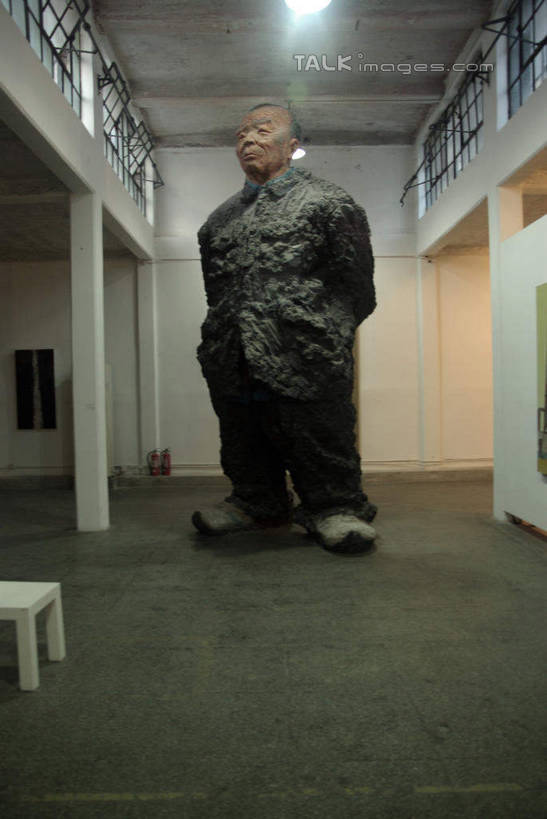 东方人,一个人,无人,站,竖图,室内,白天,正面,民族服装,度假,美景,城市风光,城市,雕塑,上海,中国,亚洲,仅一个男性,仅一个人,仅一个中年男性,阴影,艺术,装饰,光线,邓小平,雕刻,雕像,影子,景观,灯光,注视,黄种人,娱乐,莫干山路,工艺品,观察,看,站着,享受,休闲,景色,放松,观看,纪念,美术,申,察看,领导,关注,主题,陈列,东亚,普陀区,上海市,中华人民共和国,沪,华东地区,功能,美学,军事家,政治家,革命家,外交家,男人,男性,中年男性,亚洲人,站立,彩图,传统服装,民俗服,无产阶级革命家,邓希贤,邓先圣,shwf1