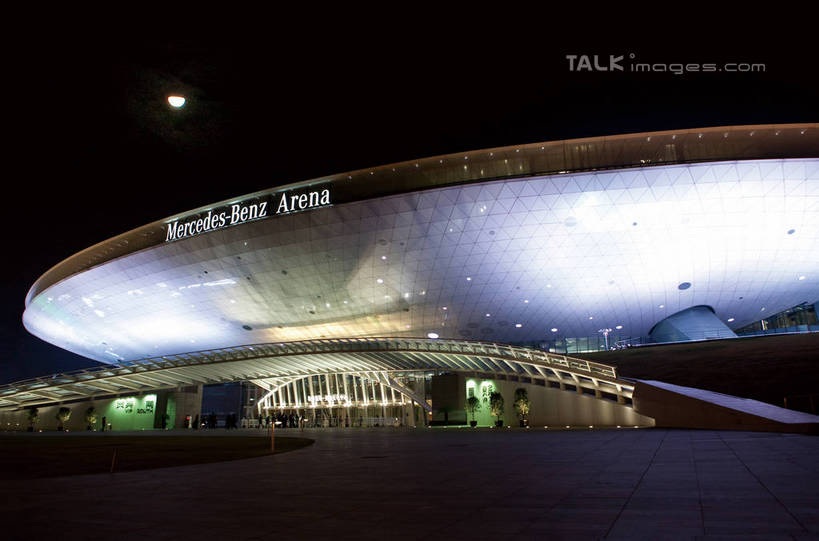 无人,横图,室外,夜晚,正面,度假,美景,城市风光,城市,照明,上海,中国,亚洲,阴影,光线,瓷砖,地砖,影子,景观,月亮,灯光,地面,月光,娱乐,灯,天空,灯具,天,享受,休闲,世博文化中心,上海世博馆,世博馆,上海世博会,世博,世博会,景色,放松,明亮,照亮,申,照明设备,地灯,东亚,世博园,上海市,中华人民共和国,沪,华东地区,皎洁,地埋灯,彩图,梅赛德斯.奔驰文化中心,梅赛德斯奔驰文化中心,上海梅赛德斯.奔驰文化中心,shwf1