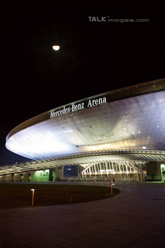 无人,竖图,室外,夜晚,正面,度假,美景,城市风光,城市,照明,上海,中国,亚洲,阴影,光线,瓷砖,地砖,影子,景观,月亮,灯光,地面,月光,娱乐,灯,天空,灯具,天,享受,休闲,世博文化中心,上海世博馆,世博馆,上海世博会,世博,世博会,景色,放松,明亮,照亮,申,照明设备,地灯,东亚,世博园,上海市,中华人民共和国,沪,华东地区,皎洁,地埋灯,彩图,梅赛德斯.奔驰文化中心,梅赛德斯奔驰文化中心,上海梅赛德斯.奔驰文化中心,shwf1