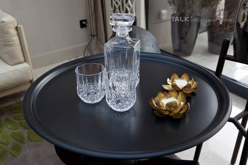 无人,家,客厅,横图,室内,白天,正面,植物,别墅,地毯,家具,沙发,装修,桌面,桌子,建筑,莲花,蜡烛,欧式,装饰,碟子,盘,盆栽,房屋,墙,屋子,公寓,盆景,地面,豪华,建设,现代,装潢,洋房,楼房,墙壁,墙面,住宅,玻璃制品,酒瓶,绿色,自然,盘子,玻璃瓶,酒杯,瓶子,碟,室内装潢,生长,成长,样板房,明亮,起居室,舒适,家居装潢,房产,房地产,房屋设计,地中海风格,古典风格,简约风格,布艺沙发,室内设计,宽敞,样板房装潢,客堂,设计,彩图,房子,shwf1