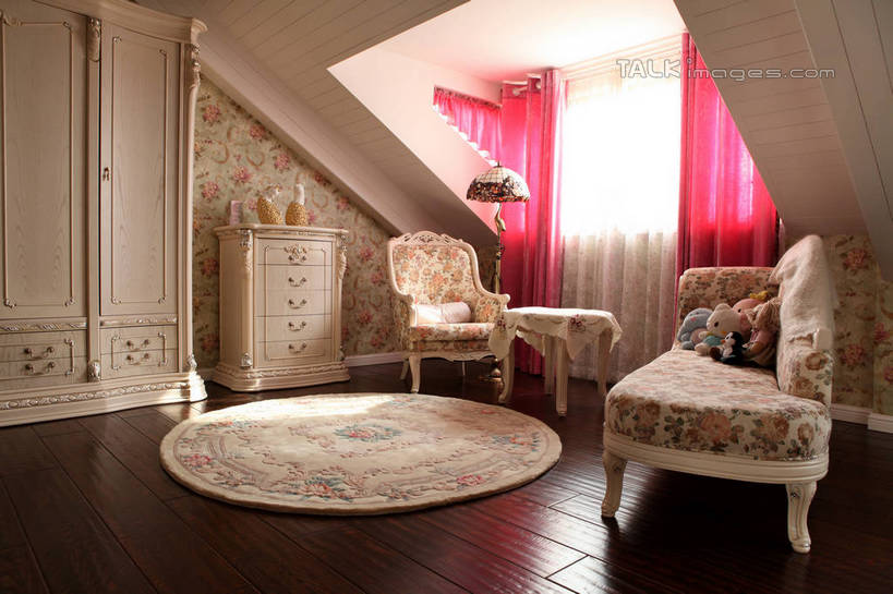 无人,家,横图,室内,白天,正面,别墅,窗户,窗帘,地板,地毯,阁楼,柜子,家具,沙发,天花板,装修,建筑,照明,欧式,一堆,许多,阴影,堆叠,堆积,花纹,装饰,光线,影子,房屋,墙,屋子,公寓,灯光,地面,豪华,茶几,建设,现代,装潢,洋房,楼房,木地板,玻璃窗,墙壁,墙面,住宅,灯,红色,阳光,橱柜,灯具,落地灯,室内装潢,毛绒玩具,堆,华丽,修饰,样板房,明亮,照亮,点缀,舒适,家居装潢,照明设备,房屋设计,地中海风格,古典风格,简约风格,布艺沙发,室内设计,宽敞,样板房装潢,衬托,美观,雅致,雅观,设计,彩图,房子,贵妃榻,shwf1