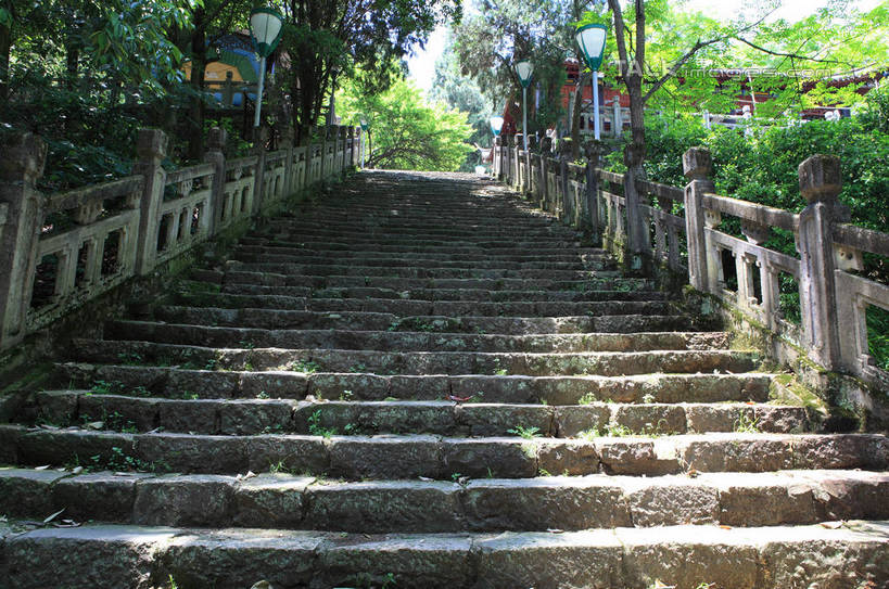 无人,栏杆,攀登,横图,室外,白天,仰视,旅游,度假,美景,楼梯,路灯,照明,中国,亚洲,阴影,光线,影子,房屋,阶梯,屋子,景观,围栏,灯光,娱乐,浙江,护栏,台阶,灯,浙江省,阳光,自然,享受,休闲,石阶,景色,放松,上升,照亮,照明设备,自然风光,东亚,中华人民共和国,华东地区,浙,丽水,丽水市,庆元,庆元县,彩图,低角度拍摄,房子,shwf1