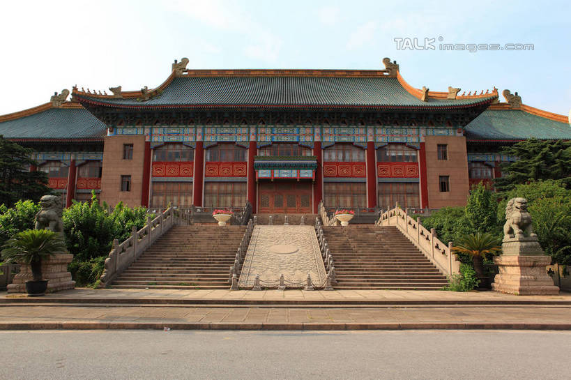 无人,家,栏杆,横图,室外,白天,正面,旅游,度假,美景,植物,城市风光,标志建筑,城市,地标,建筑,雕塑,上海,中国,亚洲,阴影,花纹,艺术,装饰,光线,雕刻,雕像,图案,瓦片,影子,房屋,阶梯,屋檐,屋子,景观,云,云朵,公寓,围栏,云彩,娱乐,建设,洋房,护栏,楼房,石雕,檐,台阶,住宅,树,树木,蓝色,绿色,白云,蓝天,天空,阳光,自然,工艺品,天,享受,休闲,石阶,景色,放松,生长,晴朗,成长,纪念,华丽,修饰,美术,点缀,申,主题,政府,陈列,杨浦区,东亚,上海市,中华人民共和国,沪,华东地区,功能,美学,衬托,美观,雅致,雅观,清源环路,晴空,彩图,房子,市政府,shwf1