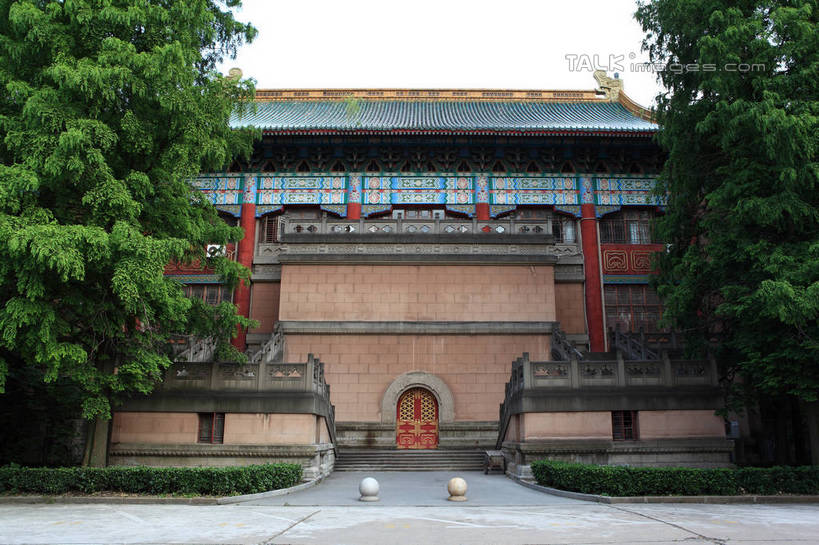 无人,家,栏杆,横图,室外,白天,正面,旅游,度假,美景,植物,城市风光,标志建筑,城市,地标,建筑,上海,中国,亚洲,阴影,花纹,装饰,光线,图案,瓦片,影子,房屋,屋檐,屋子,景观,云,云朵,公寓,围栏,云彩,娱乐,建设,洋房,护栏,楼房,檐,住宅,树,树木,蓝色,绿色,白云,蓝天,天空,阳光,自然,天,享受,休闲,景色,放松,生长,晴朗,成长,华丽,修饰,点缀,申,政府,杨浦区,东亚,上海市,中华人民共和国,沪,华东地区,衬托,美观,雅致,雅观,清源环路,晴空,彩图,房子,市政府,shwf1