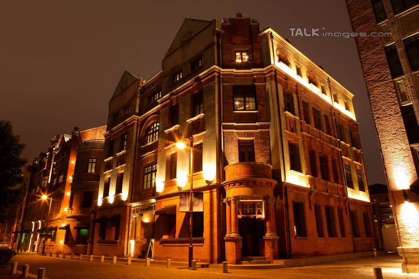 无人,家,横图,室外,夜晚,仰视,旅游,度假,美景,窗户,城市风光,城市,道路,建筑,路,路灯,夜景,公路,照明,上海,中国,亚洲,一排,许多,整齐,柱子,房屋,屋子,景观,公寓,建筑群,灯光,地面,交通,娱乐,建设,洋房,圆明园路,楼房,玻璃窗,住宅,灯,排列,天空,天,享受,休闲,景色,放松,照亮,申,照明设备,队列,黄浦区,东亚,上海市,中华人民共和国,沪,华东地区,马路,彩图,低角度拍摄,房子,shwf1