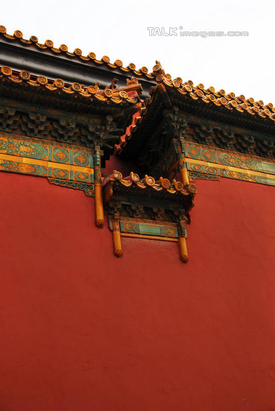 无人,故宫,竖图,室外,白天,仰视,旅游,度假,绘画,名胜古迹,标志建筑,地标,建筑,北京,中国,亚洲,遗迹,艺术,装饰,瓦片,墙,正门,首都,瓦,古迹,文化,文物,娱乐,建设,城墙,古建筑,午门,壁画,墙壁,墙面,红色,蓝色,蓝天,天空,紫禁城,天,享受,休闲,旅游胜地,放松,建造,晴朗,华丽,修饰,坚硬,点缀,防御,古文明,东亚,屋瓦,万里无云,中华人民共和国,东城区,北京市,京,北平,华北地区,衬托,美观,雅致,雅观,坚固,晴空,晴空万里,画画,彩图,低角度拍摄,故宫博物院,北京紫禁城,北京故宫,shwf1