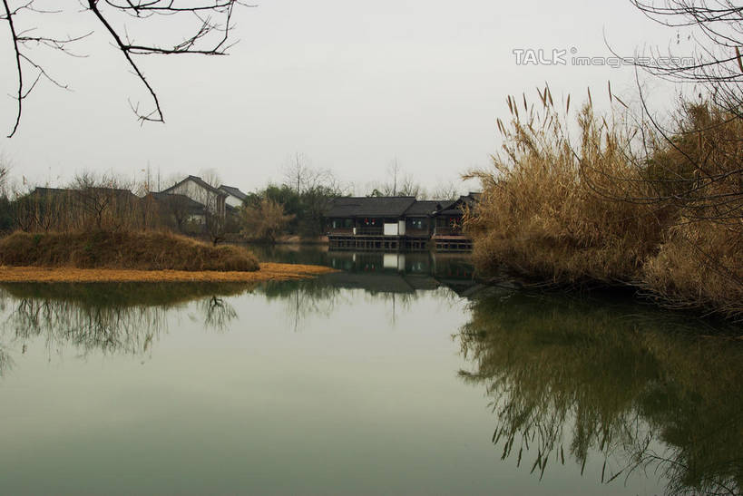 无人,公园,家,横图,室外,白天,正面,旅游,度假,河流,美景,水,植物,中国,亚洲,瓦片,房屋,屋子,河水,景观,水流,枝条,瓦,娱乐,浙江,楼房,住宅,树,树木,树枝,浙江省,蓝色,绿色,蓝天,天空,自然,天,享受,休闲,瓦房,景色,放松,生长,晴朗,成长,杭州,西溪,自然风光,东亚,屋瓦,杭州市,万里无云,中华人民共和国,华东地区,省会,浙,虬枝,枝杈,西湖区,晴空,晴空万里,彩图,房子,西溪国家湿地公园,杭州之肺,杭州西溪国家湿地公园,shwf1