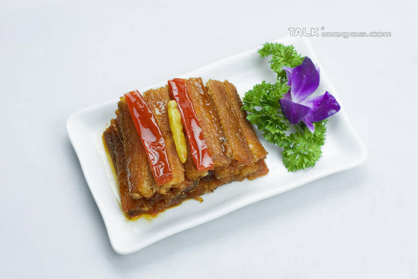 海鲜,无人,横图,俯视,室内,特写,白天,烹饪,中餐,辣椒,蔬菜,餐具,阴影,灰色背景,新鲜,盛开,反射,鱼,碟子,盘,影子,西兰花,料理,食品,花蕾,水产,菜肴,美食,鱼类,海洋生物,花,花瓣,花朵,鲜花,食物,盘子,碟,花苞,花蕊,中式,摄影,佳肴,有机食品,绿色食品,影棚,带鱼,水生动物,海产品,水生物,彩椒,海底动物,辣角,红海椒,大椒,辣虎,广椒,牙带鱼,甘蓝花,甜椒,柿子椒,辣子,海椒,番椒,灯笼椒,彩图,高角度拍摄,影棚拍摄,拍摄,绿菜花,绿花菜,青花菜,蔬菜皇冠,shwf1