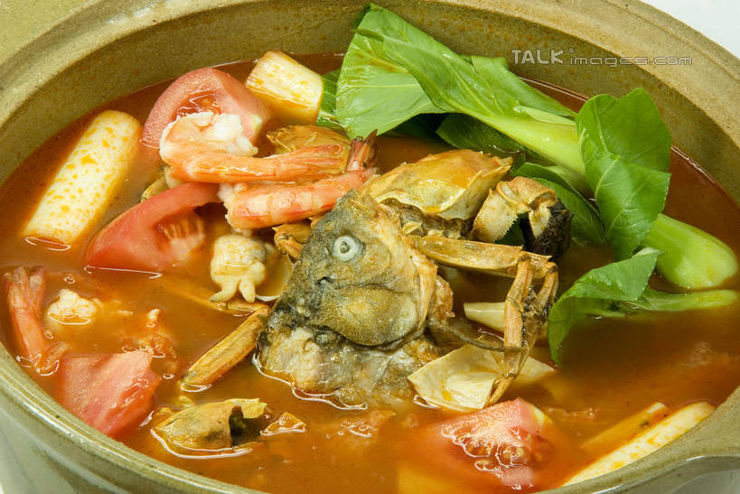 海鲜,蟹,无人,横图,俯视,室内,特写,白天,烹饪,中餐,蔬菜,西红柿,厨具,阴影,灰色背景,新鲜,反射,螃蟹,锅子,砂锅,影子,陶瓷,虾,料理,食品,陶瓷制品,锅,水产,菜肴,美食,海洋生物,食物,中式,摄影,佳肴,有机食品,绿色食品,影棚,锅具,水生动物,海产品,水生物,海底动物,烹饪用具,甲壳动物,烹调用具,洋柿子,柑仔蜜,番茄,臭柿,烹调,彩图,高角度拍摄,影棚拍摄,拍摄,六月柿,海鲜煲,喜报三元,shwf1