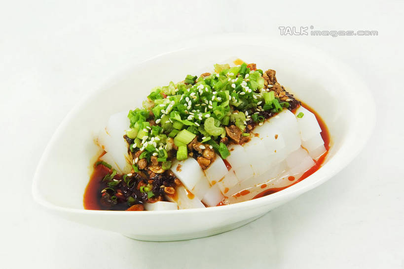 无人,横图,俯视,室内,特写,白天,白色背景,烹饪,中餐,蔬菜,阴影,新鲜,反射,影子,陶瓷,葱,青葱,料理,食品,陶瓷制品,辣油,菜肴,美食,食物,容器,碗,中式,摄影,佳肴,有机食品,绿色食品,影棚,川北凉粉,凉粉,储藏,储存,川菜,四川菜,彩图,高角度拍摄,影棚拍摄,拍摄,贮存,shwf1