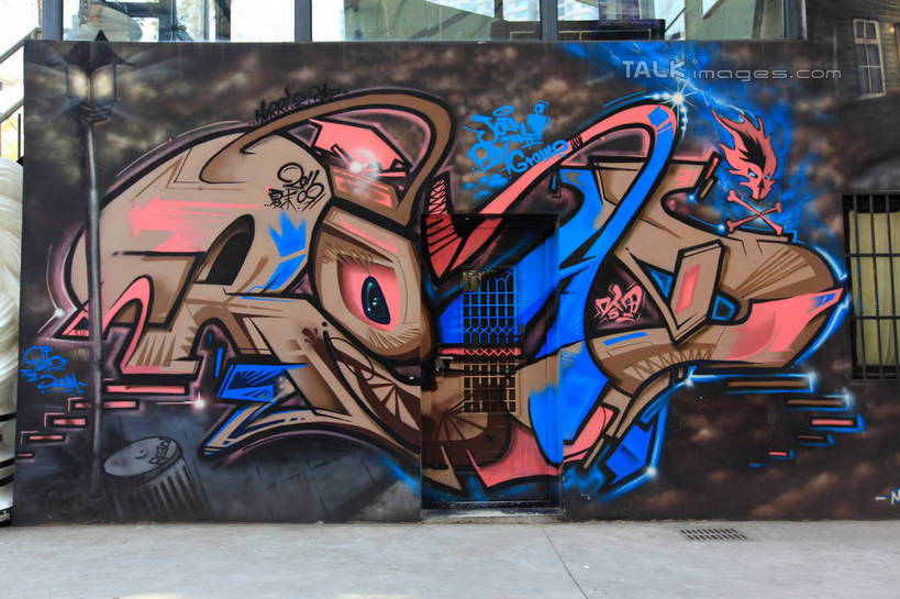 无人,横图,室外,白天,正面,抽象,旅游,度假,绘画,标志建筑,道路,地标,建筑,路,公路,上海,中国,亚洲,阴影,艺术,光线,纹路,彩绘,图案,纹理,影子,墙,艺术品,交通,古典,文化,娱乐,建设,莫干山路,墙壁,墙面,阳光,工艺品,品味,享受,休闲,概念,旅游胜地,放松,美术,申,高雅,东亚,普陀区,上海市,肌理,中华人民共和国,沪,华东地区,美学,图文,马路,彩图,涂鸦,M50创意园,shwf1