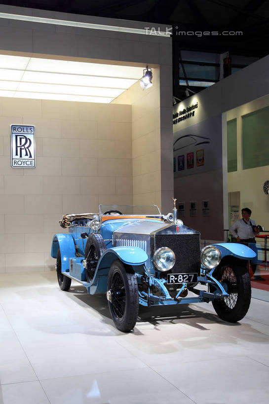 无人,竖图,室内,白天,正面,汽车,古董车,上海,中国,亚洲,一辆,停靠,阴影,光线,影子,灯光,车,蓝色,交通工具,展示,展览,车展,申,停泊,载具,老爷车,东亚,闵行区,上海市,上海车展,劳斯莱斯,上海国际展览中心,中华人民共和国,沪,华东地区,彩图,劳斯莱斯银魅,虹桥经济技术开发区,汽车展览,上海虹桥经济技术开发区,2013年上海第十五届国际汽车展,2013上海车展,上海国际汽车工业展览会,shwf1
